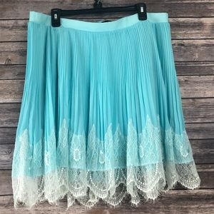Torrid Pleated and Lace Skirt SZ 18